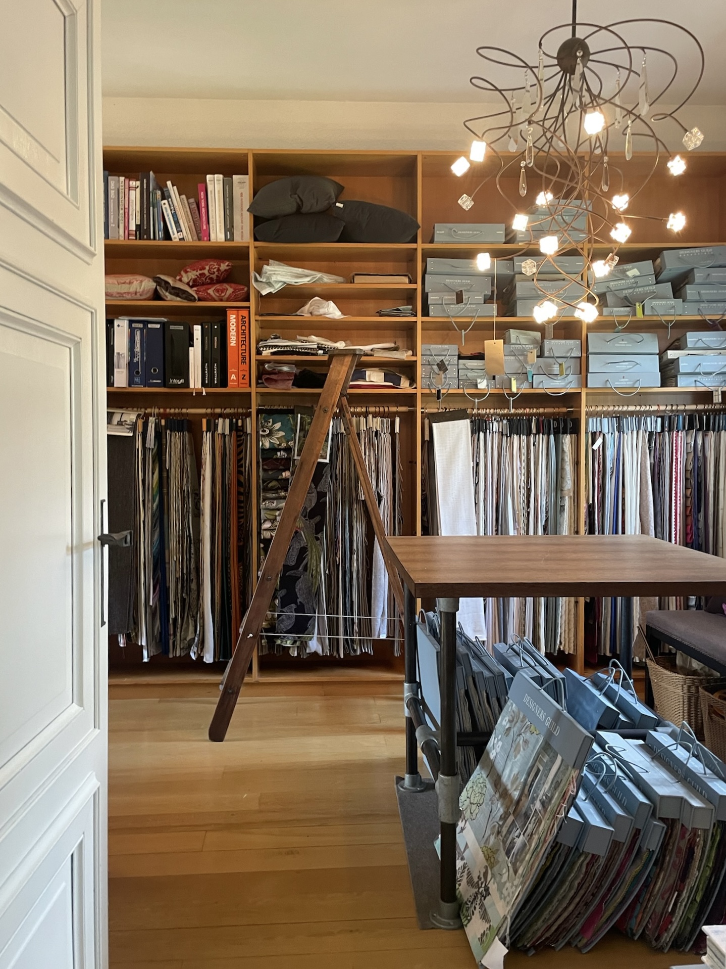 Stoffzimmer mit Textilien
